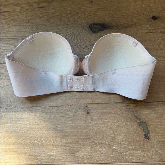 VS Nude Strapless Bra - Picture 2 of 5